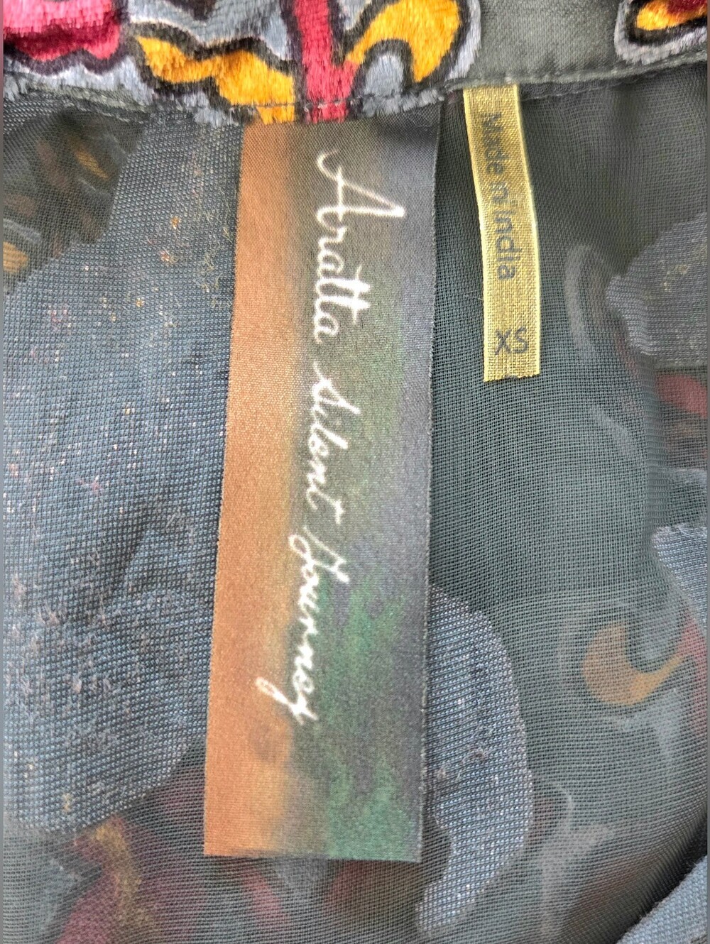 ARATTA SILENT JOURNEY HOLIDAY JEWELS VELVET BURNOUT FLORAL BLOUSE. - Picture 5 of 6